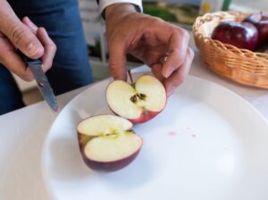 Apple cutting